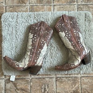 Corral Vintage Cowgirl Boots with embroidered design